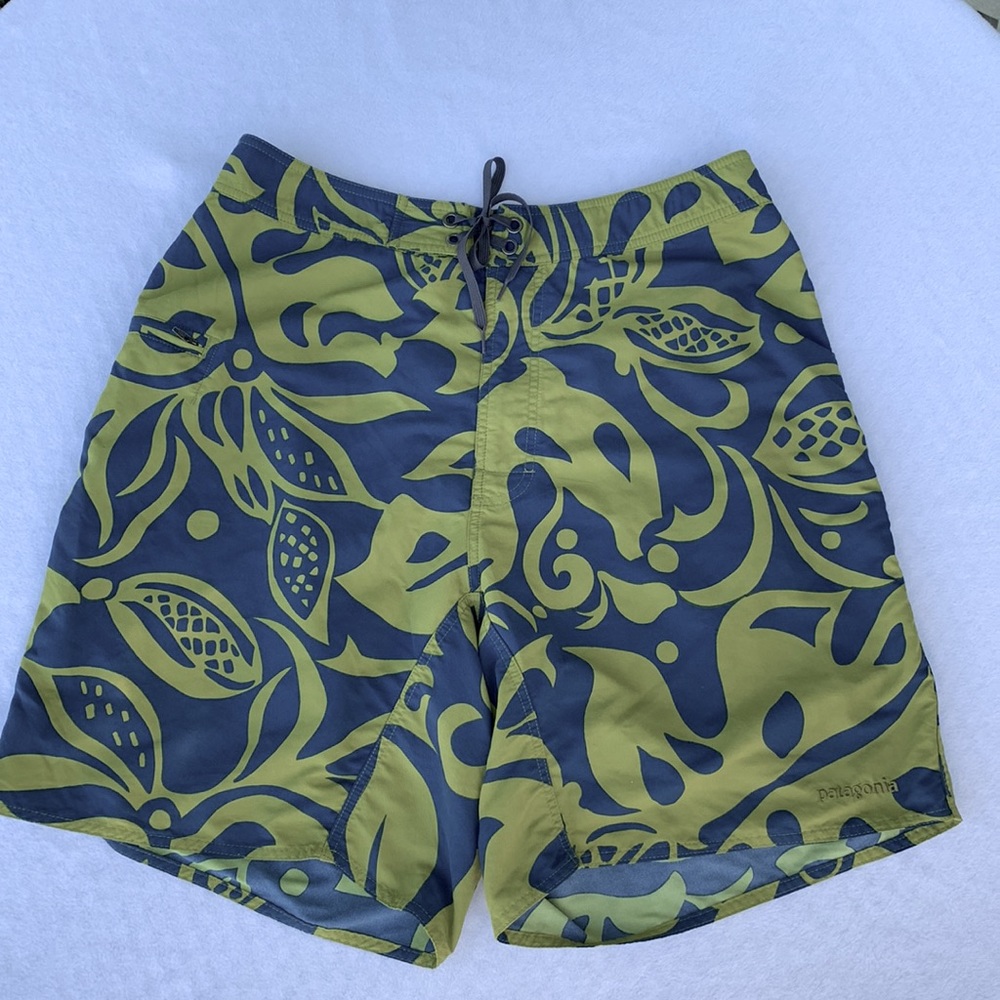 Men’s Patagonia board shorts 35